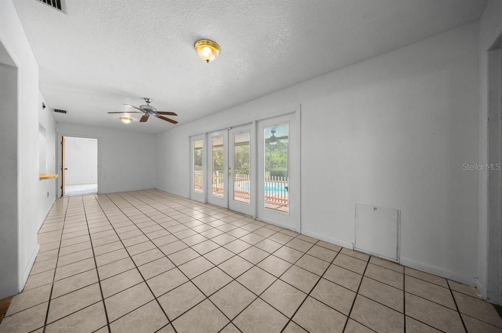 For Sale: $339,000 (5 beds, 2 baths, 2504 Square Feet)