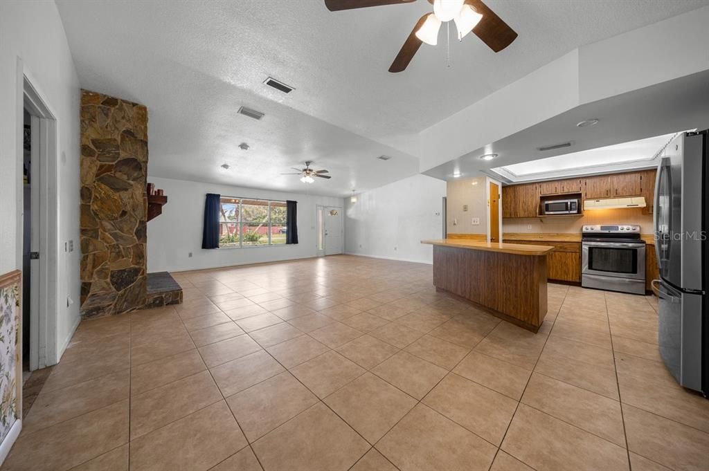 For Sale: $339,000 (5 beds, 2 baths, 2504 Square Feet)