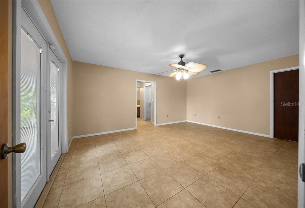 For Sale: $339,000 (5 beds, 2 baths, 2504 Square Feet)