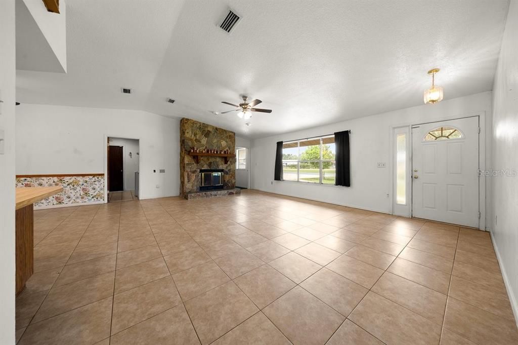 For Sale: $339,000 (5 beds, 2 baths, 2504 Square Feet)