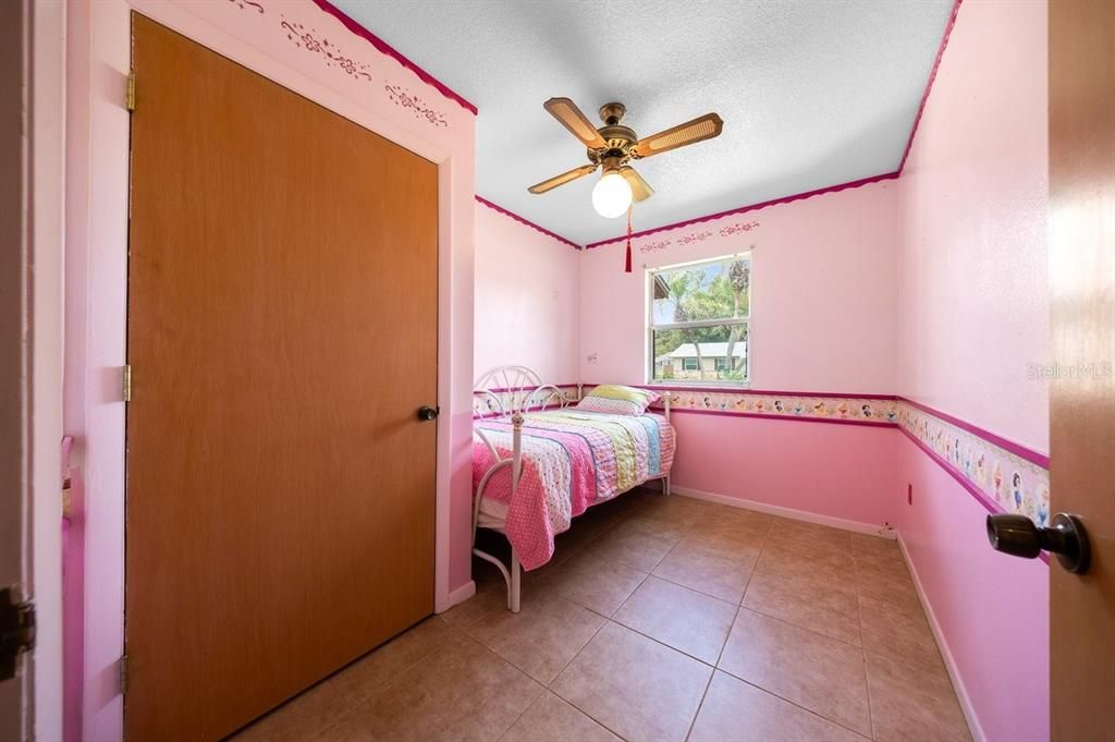For Sale: $339,000 (5 beds, 2 baths, 2504 Square Feet)