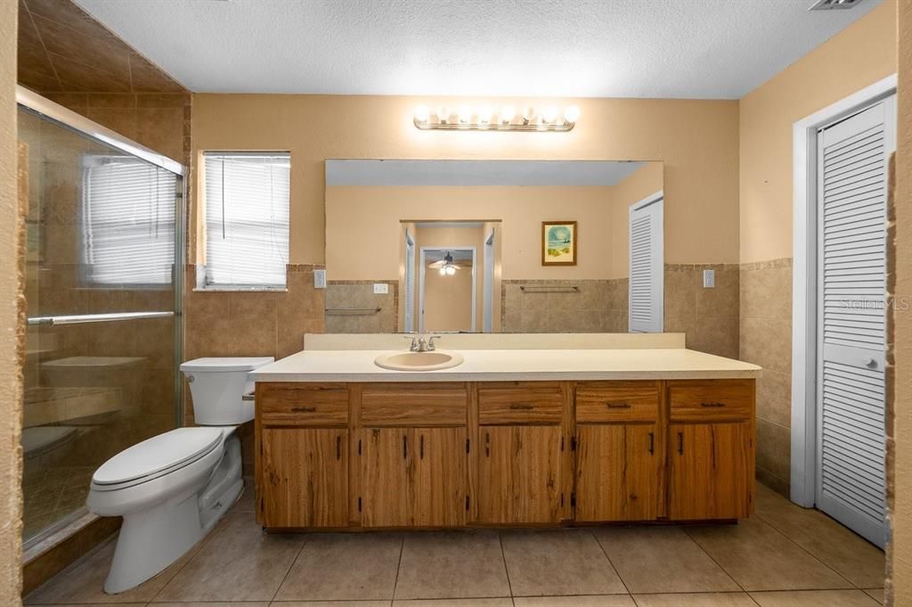 For Sale: $339,000 (5 beds, 2 baths, 2504 Square Feet)