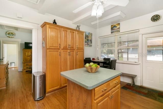For Sale: $350,000 (3 beds, 1 baths, 1260 Square Feet)