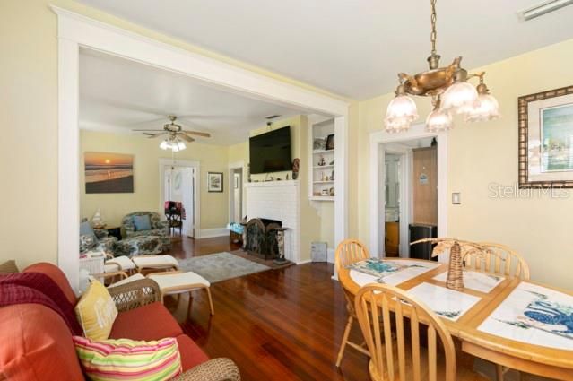 For Sale: $350,000 (3 beds, 1 baths, 1260 Square Feet)