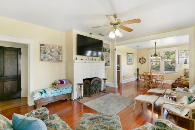 For Sale: $350,000 (3 beds, 1 baths, 1260 Square Feet)