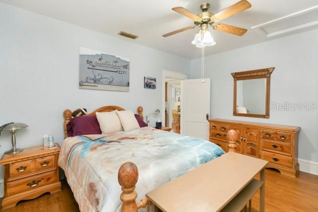For Sale: $350,000 (3 beds, 1 baths, 1260 Square Feet)