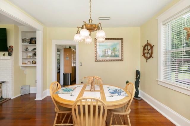 For Sale: $350,000 (3 beds, 1 baths, 1260 Square Feet)
