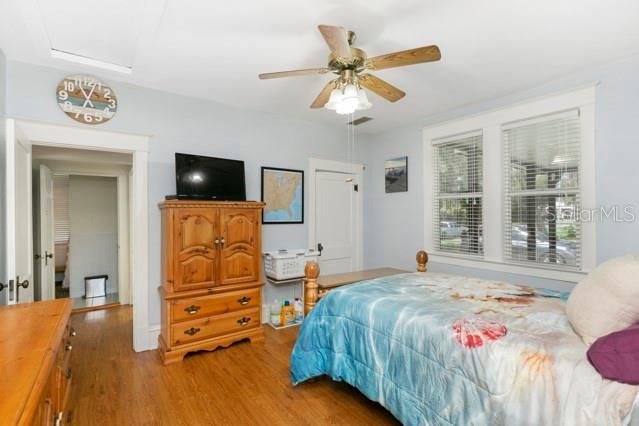 For Sale: $350,000 (3 beds, 1 baths, 1260 Square Feet)