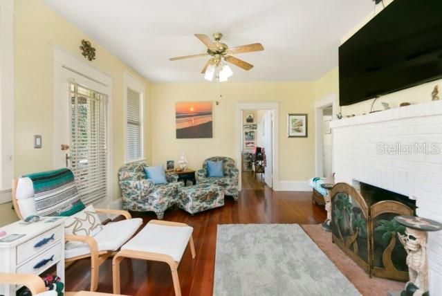 For Sale: $350,000 (3 beds, 1 baths, 1260 Square Feet)