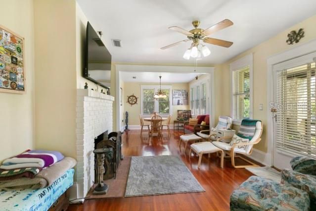 For Sale: $350,000 (3 beds, 1 baths, 1260 Square Feet)