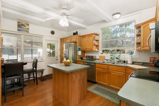 For Sale: $350,000 (3 beds, 1 baths, 1260 Square Feet)