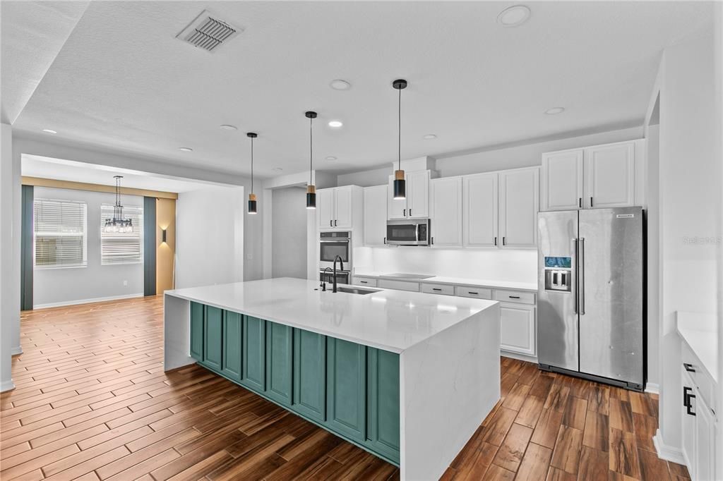 For Sale: $839,900 (4 beds, 3 baths, 2876 Square Feet)