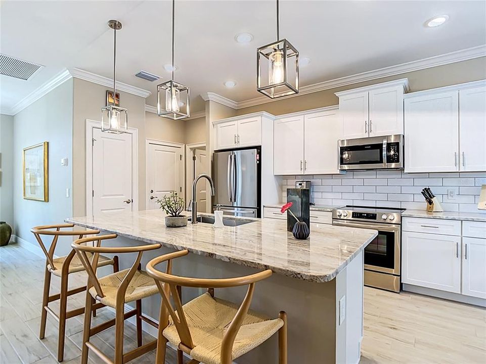 For Sale: $575,000 (3 beds, 2 baths, 1923 Square Feet)
