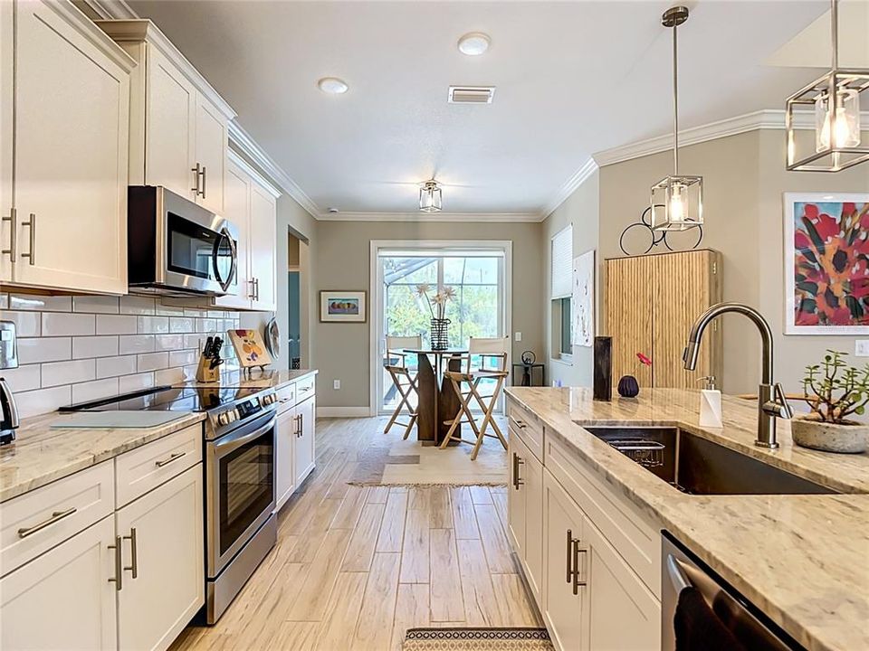 For Sale: $575,000 (3 beds, 2 baths, 1923 Square Feet)