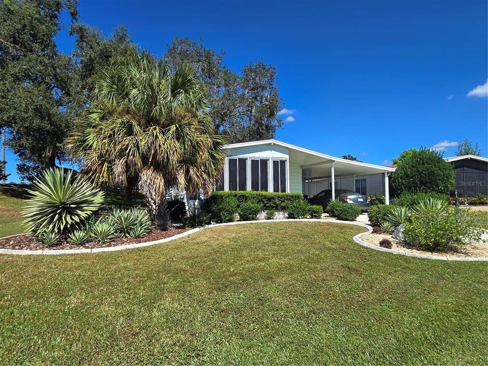 For Rent: $2,000 (2 beds, 2 baths, 864 Square Feet)