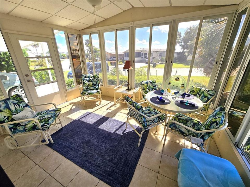 For Rent: $2,000 (2 beds, 2 baths, 864 Square Feet)