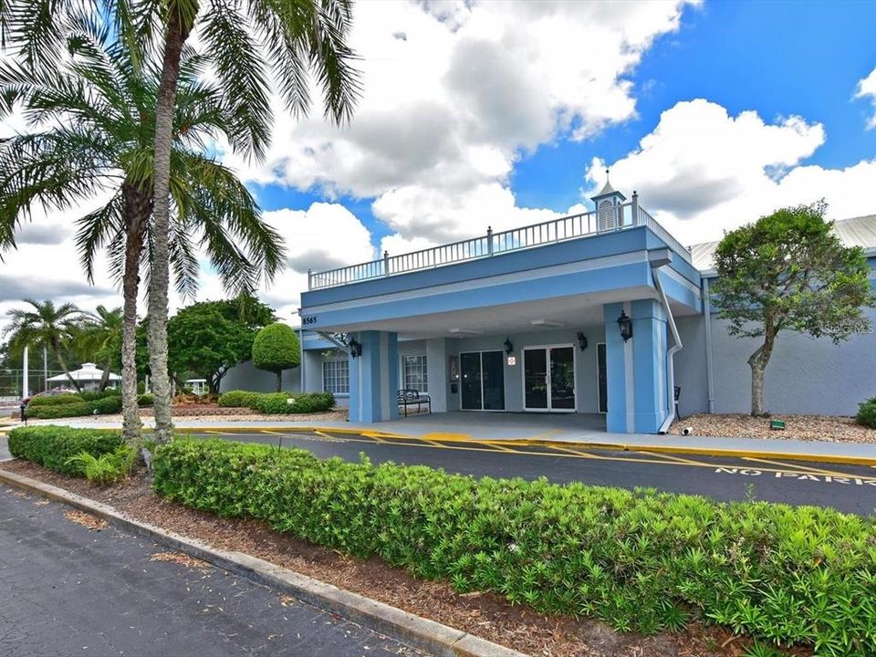 For Rent: $2,000 (2 beds, 2 baths, 864 Square Feet)