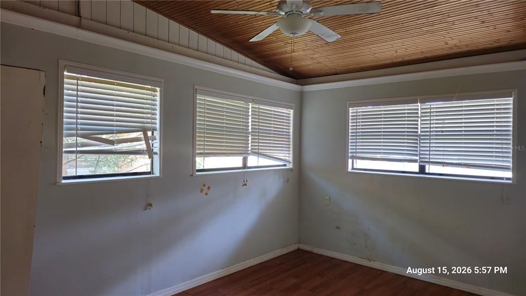 For Sale: $179,900 (4 beds, 2 baths, 1320 Square Feet)