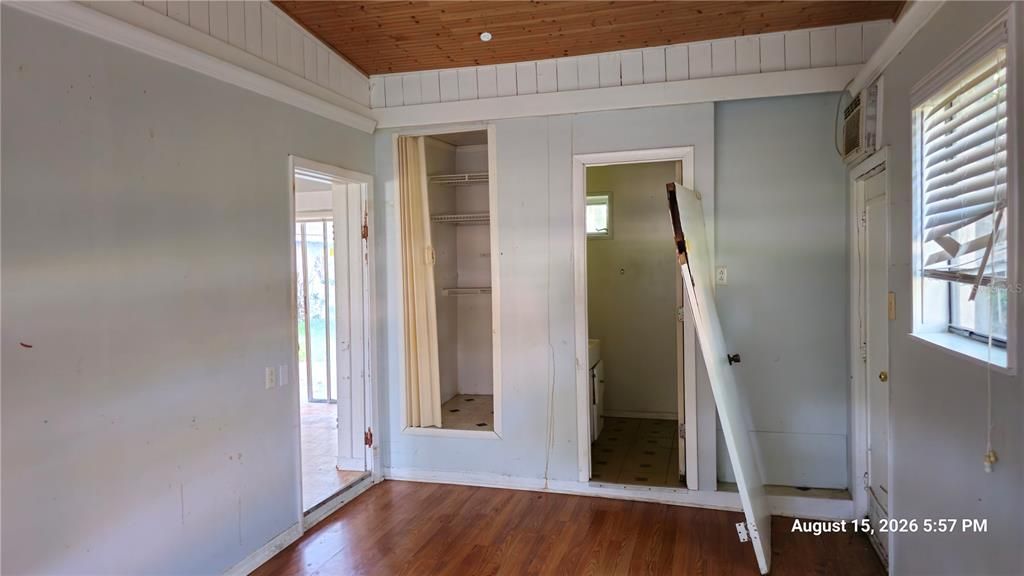 For Sale: $179,900 (4 beds, 2 baths, 1320 Square Feet)
