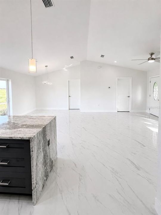 For Rent: $2,400 (4 beds, 3 baths, 1706 Square Feet)