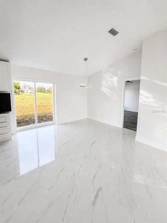 For Rent: $2,400 (4 beds, 3 baths, 1706 Square Feet)