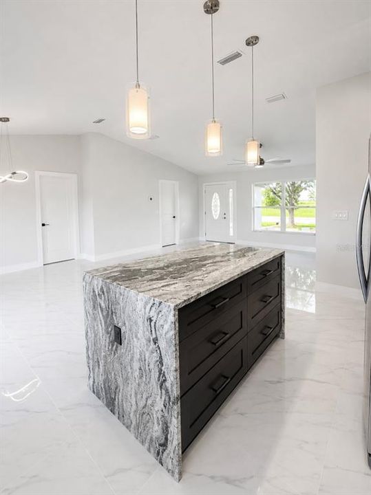 For Rent: $2,400 (4 beds, 3 baths, 1706 Square Feet)