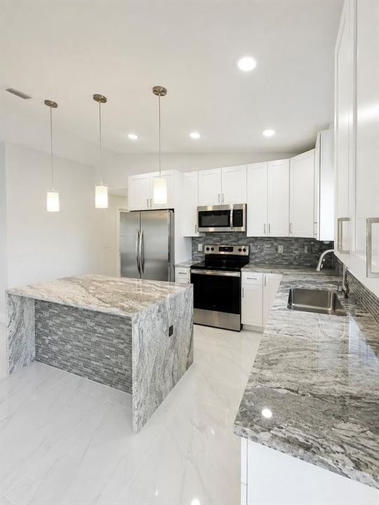 For Rent: $2,400 (4 beds, 3 baths, 1706 Square Feet)