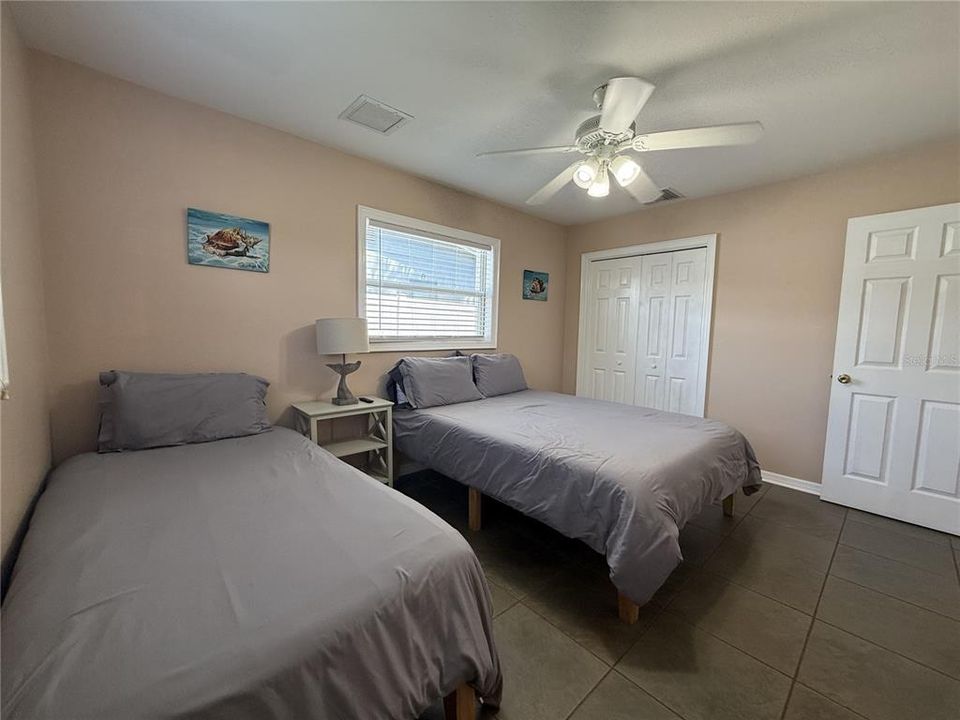 待售: $555,000 (4 贝兹, 2 浴室, 1618 平方英尺)