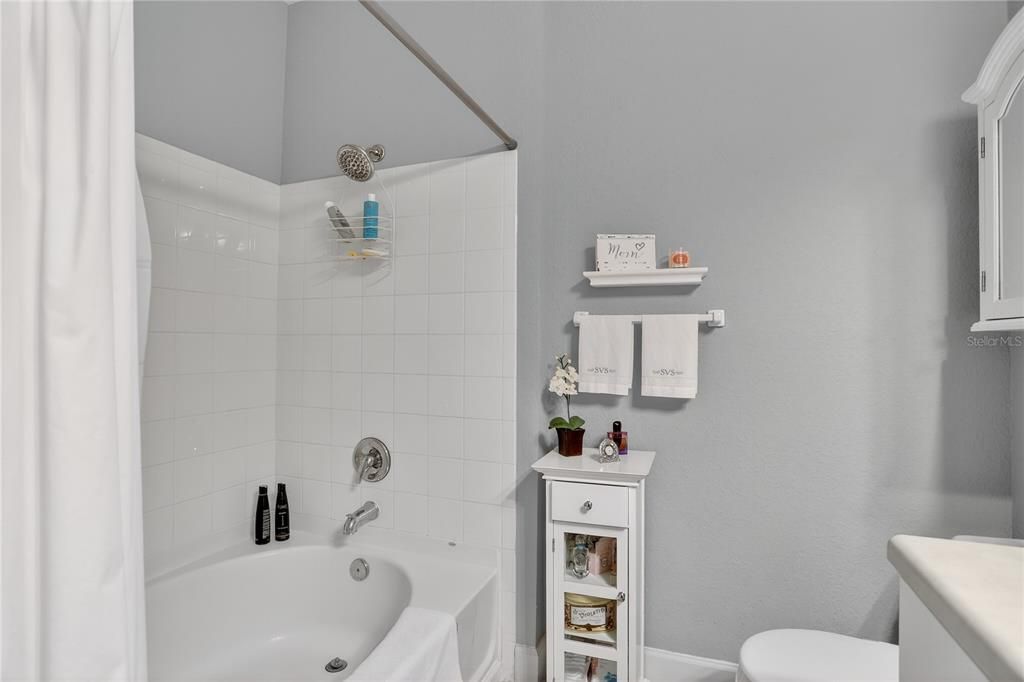 For Sale: $184,900 (1 beds, 1 baths, 800 Square Feet)
