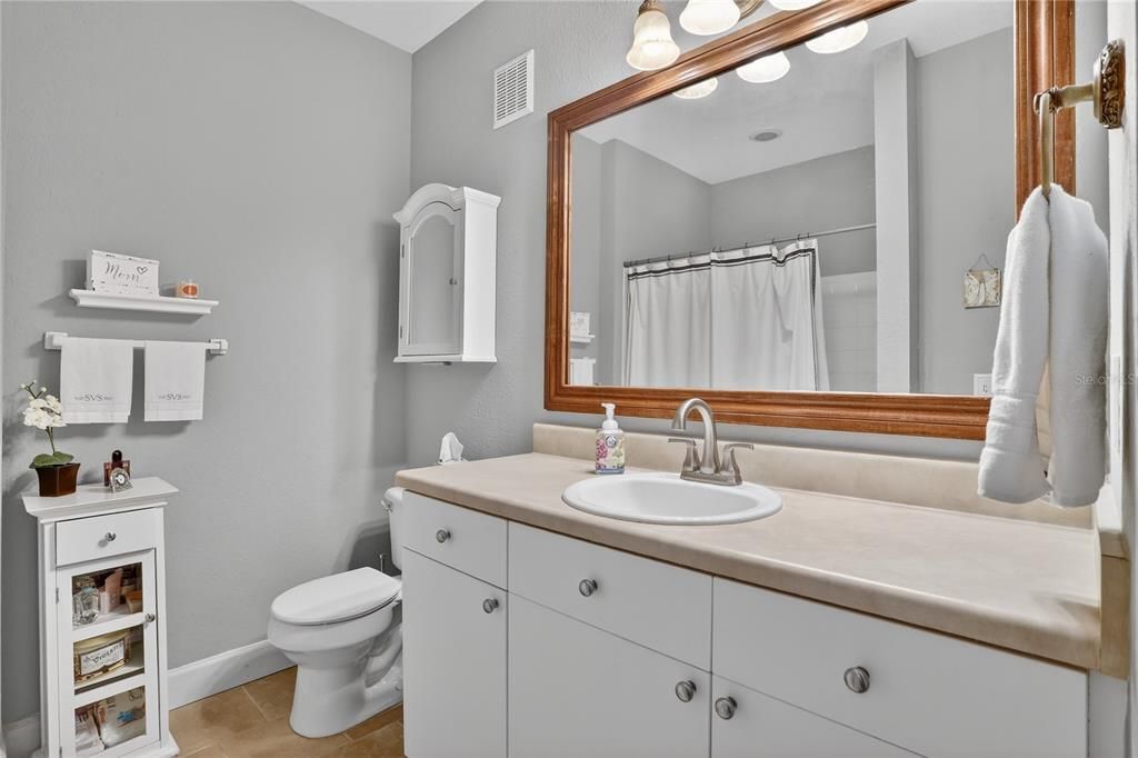 For Sale: $184,900 (1 beds, 1 baths, 800 Square Feet)