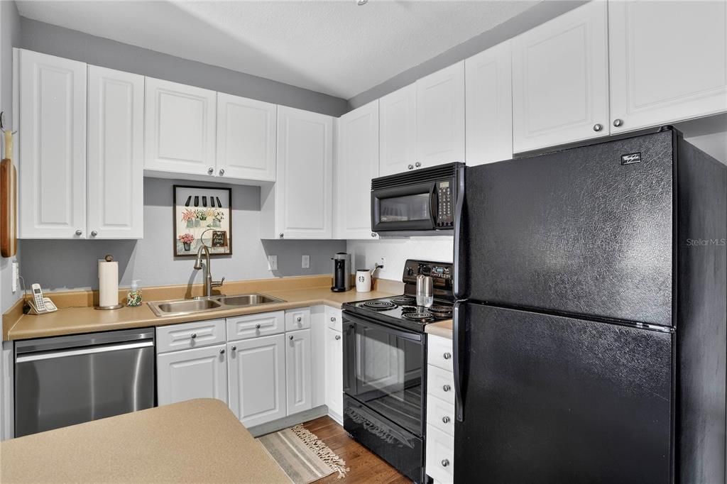 For Sale: $184,900 (1 beds, 1 baths, 800 Square Feet)