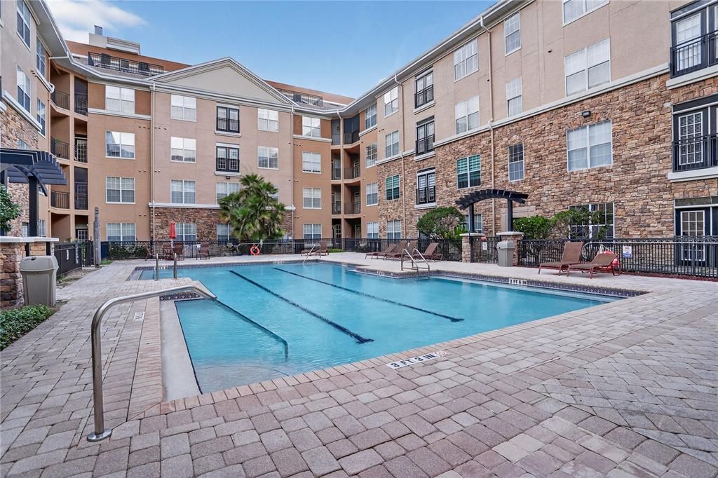 For Sale: $184,900 (1 beds, 1 baths, 800 Square Feet)