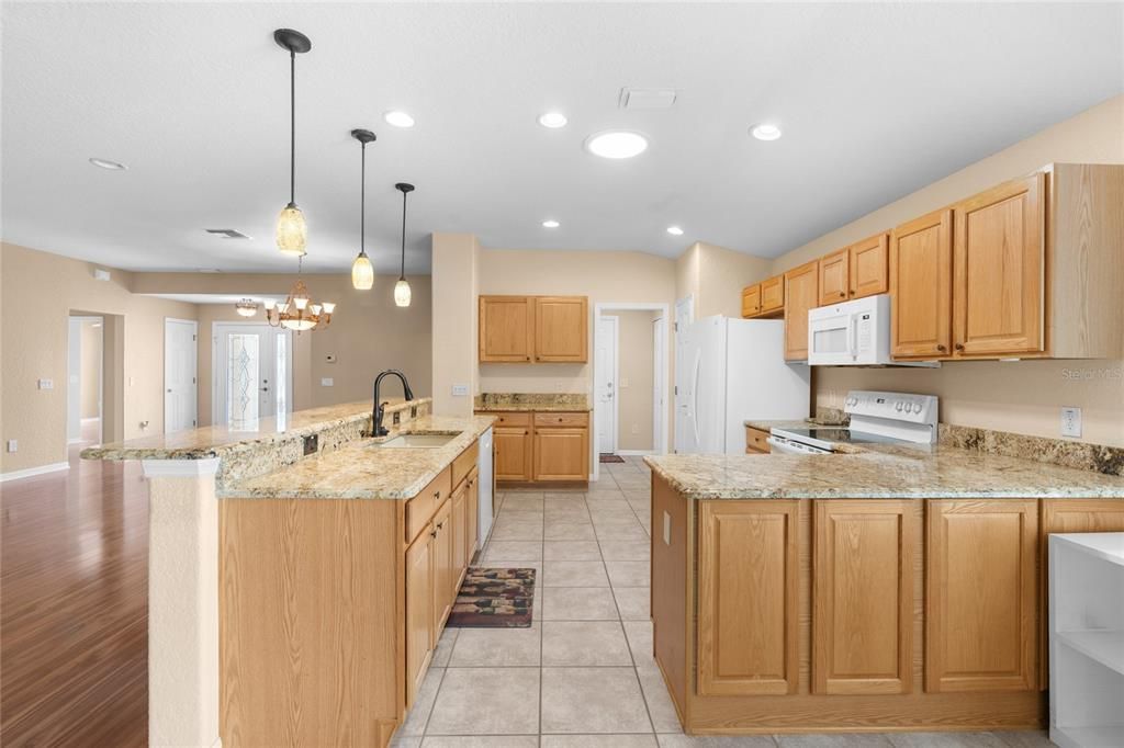For Sale: $324,999 (3 beds, 2 baths, 1720 Square Feet)