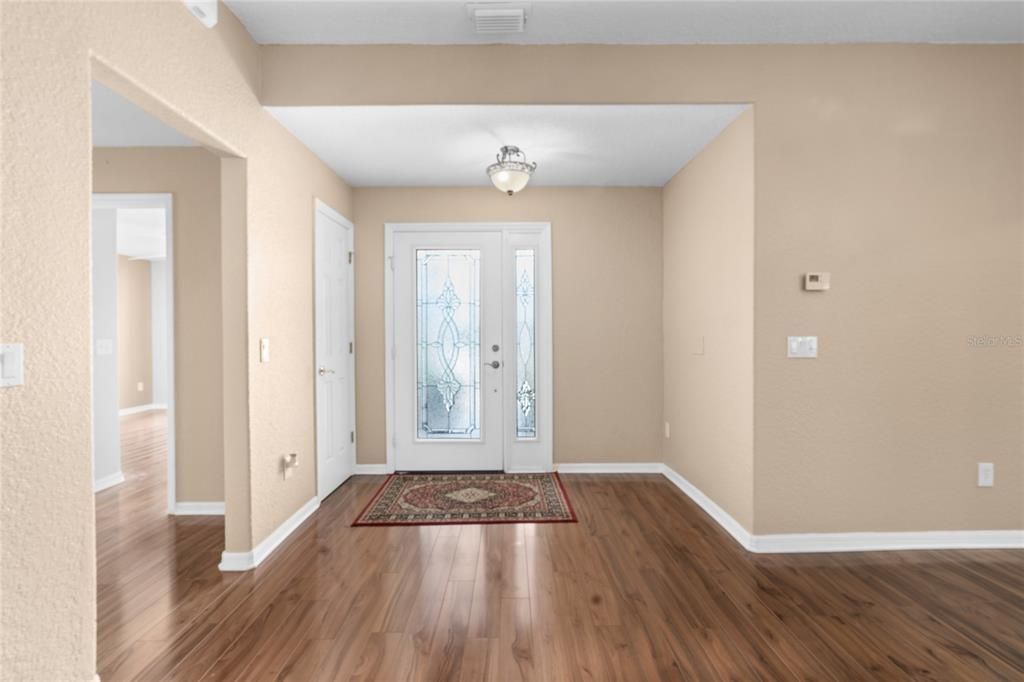 For Sale: $324,999 (3 beds, 2 baths, 1720 Square Feet)
