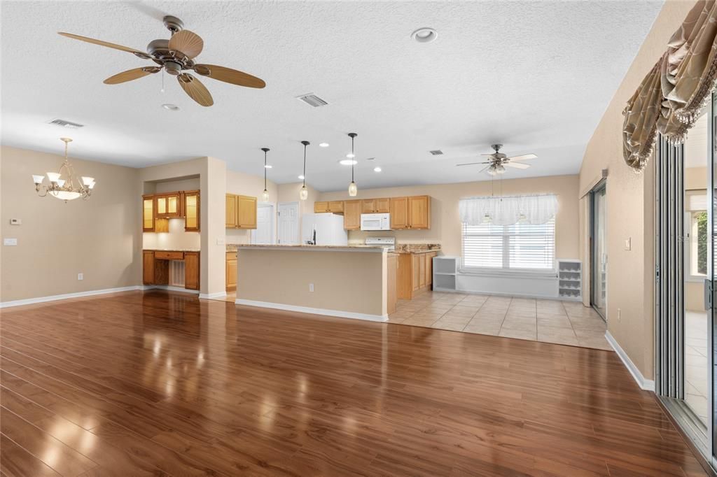 For Sale: $324,999 (3 beds, 2 baths, 1720 Square Feet)