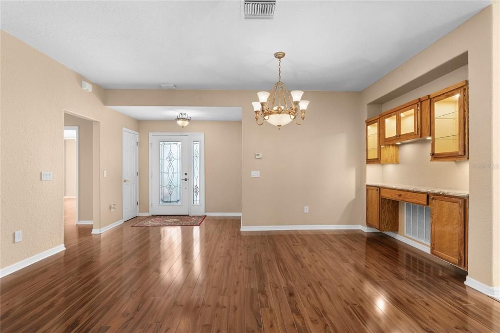 For Sale: $324,999 (3 beds, 2 baths, 1720 Square Feet)