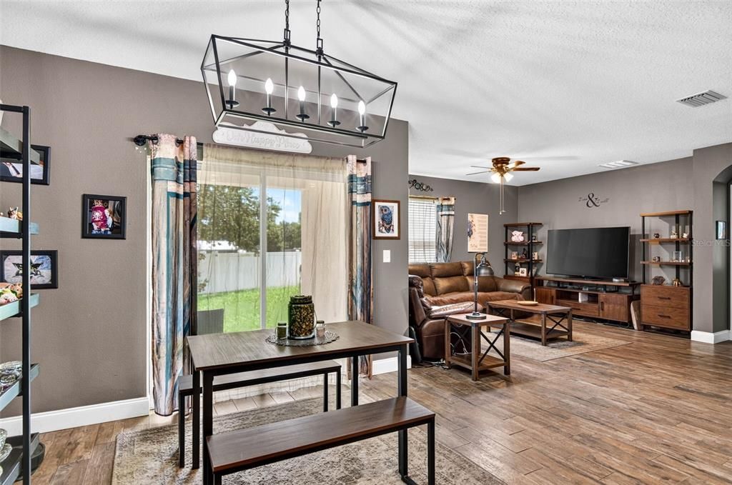 На продажу: $349,900 (4 спален, 2 ванн, 1846 Квадратных фут)