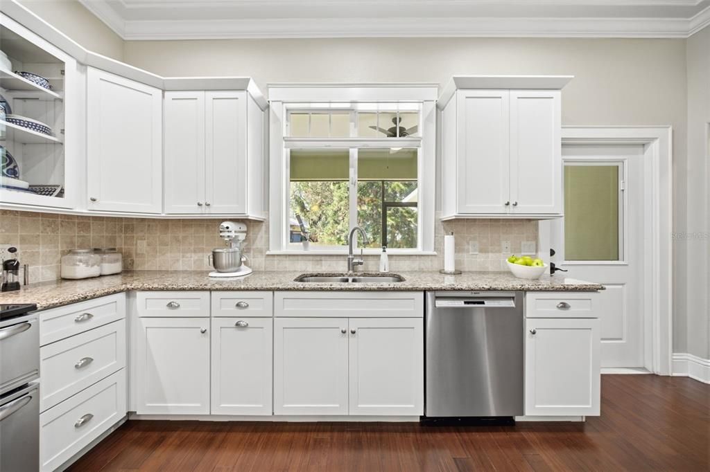 For Sale: $550,000 (3 beds, 2 baths, 1840 Square Feet)