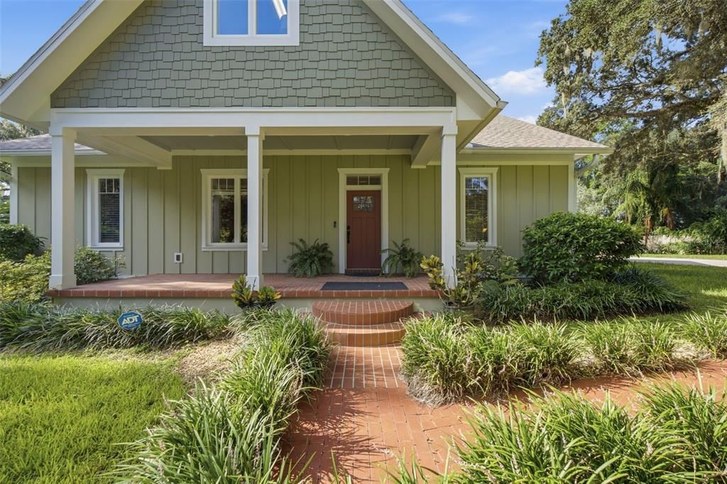 For Sale: $550,000 (3 beds, 2 baths, 1840 Square Feet)