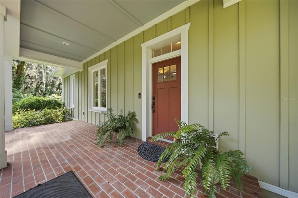 For Sale: $550,000 (3 beds, 2 baths, 1840 Square Feet)