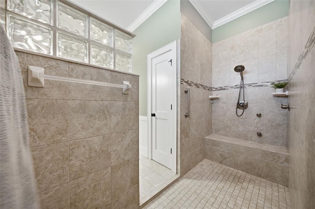 For Sale: $550,000 (3 beds, 2 baths, 1840 Square Feet)