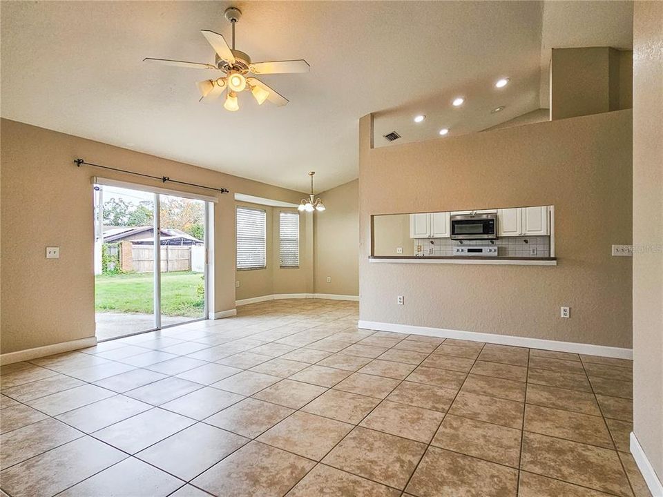 For Rent: $2,000 (4 beds, 2 baths, 1434 Square Feet)