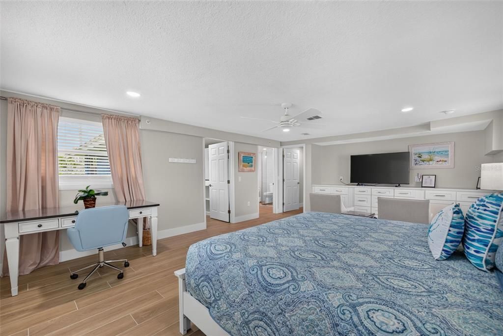 For Sale: $1,100,000 (4 beds, 2 baths, 2223 Square Feet)