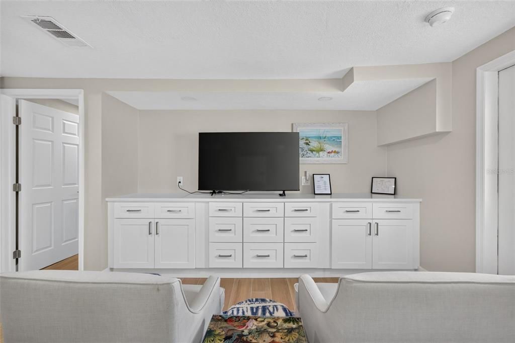 For Sale: $1,100,000 (4 beds, 2 baths, 2223 Square Feet)