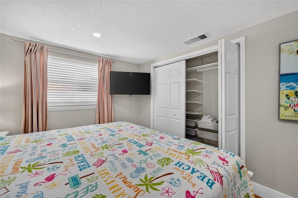 For Sale: $1,100,000 (4 beds, 2 baths, 2223 Square Feet)
