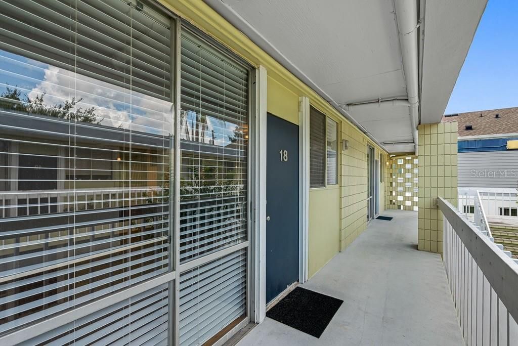 For Rent: $2,100 (2 beds, 1 baths, 792 Square Feet)