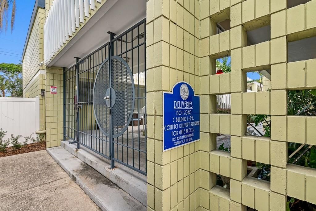 For Rent: $2,100 (2 beds, 1 baths, 792 Square Feet)