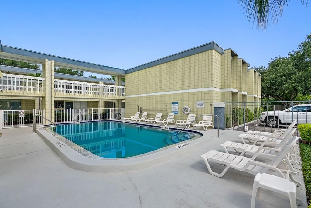 For Rent: $2,100 (2 beds, 1 baths, 792 Square Feet)