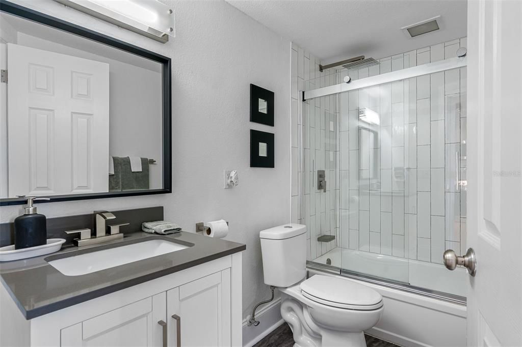 For Rent: $2,100 (2 beds, 1 baths, 792 Square Feet)