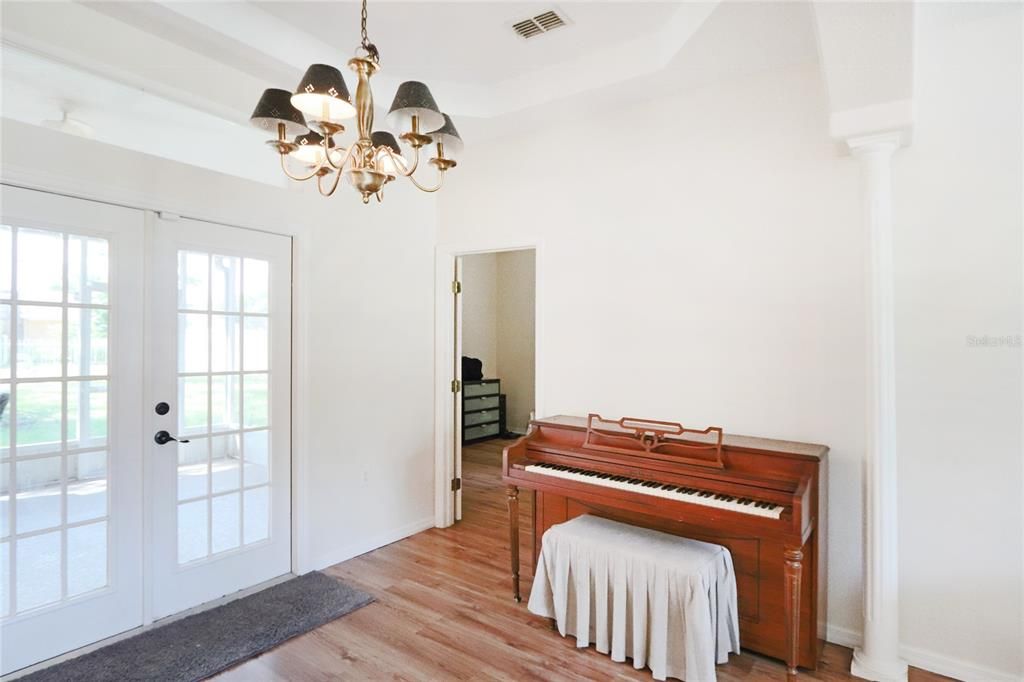 For Sale: $329,000 (3 beds, 2 baths, 1810 Square Feet)